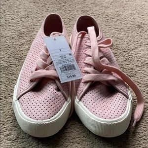 BRAND NEW Universal Thread Sneakers!